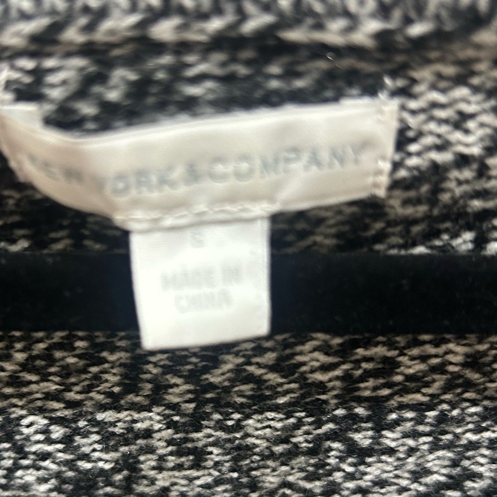 New York & Company Monochrome Knit Top